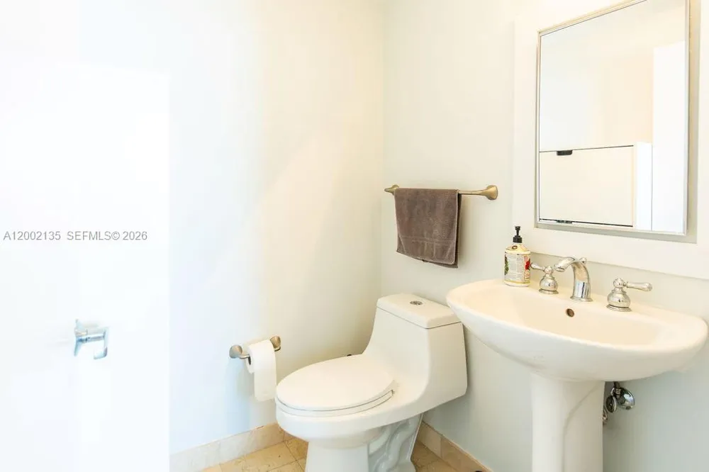 6365 Collins Ave #2306 Miami Beach, FL 33141