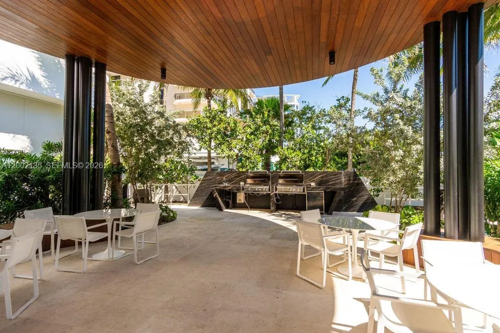 6365 Collins Ave #2306 Miami Beach, FL 33141