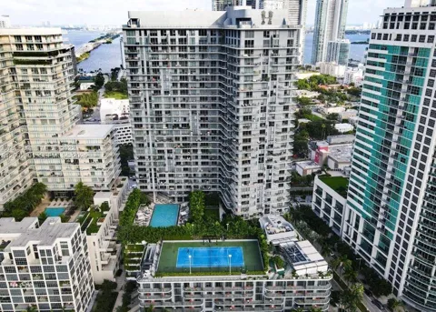 121 NE 34th St #1607