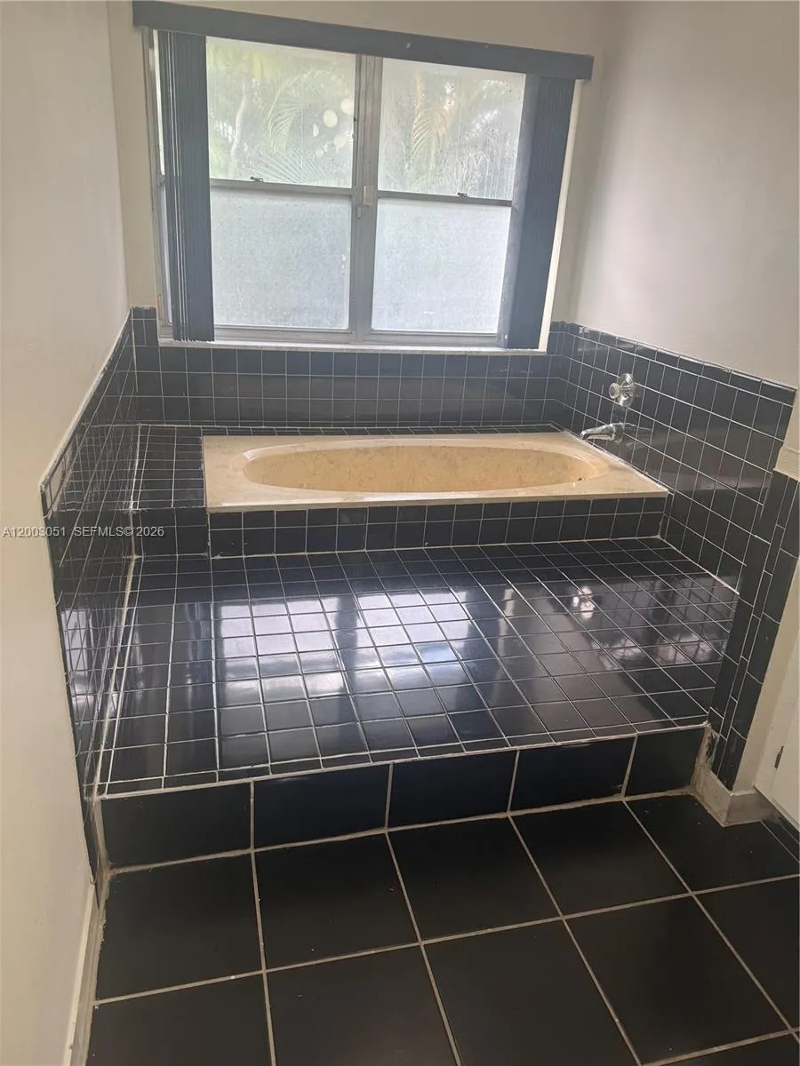 1815 NW 56th Ter #15 Lauderhill, FL 33313