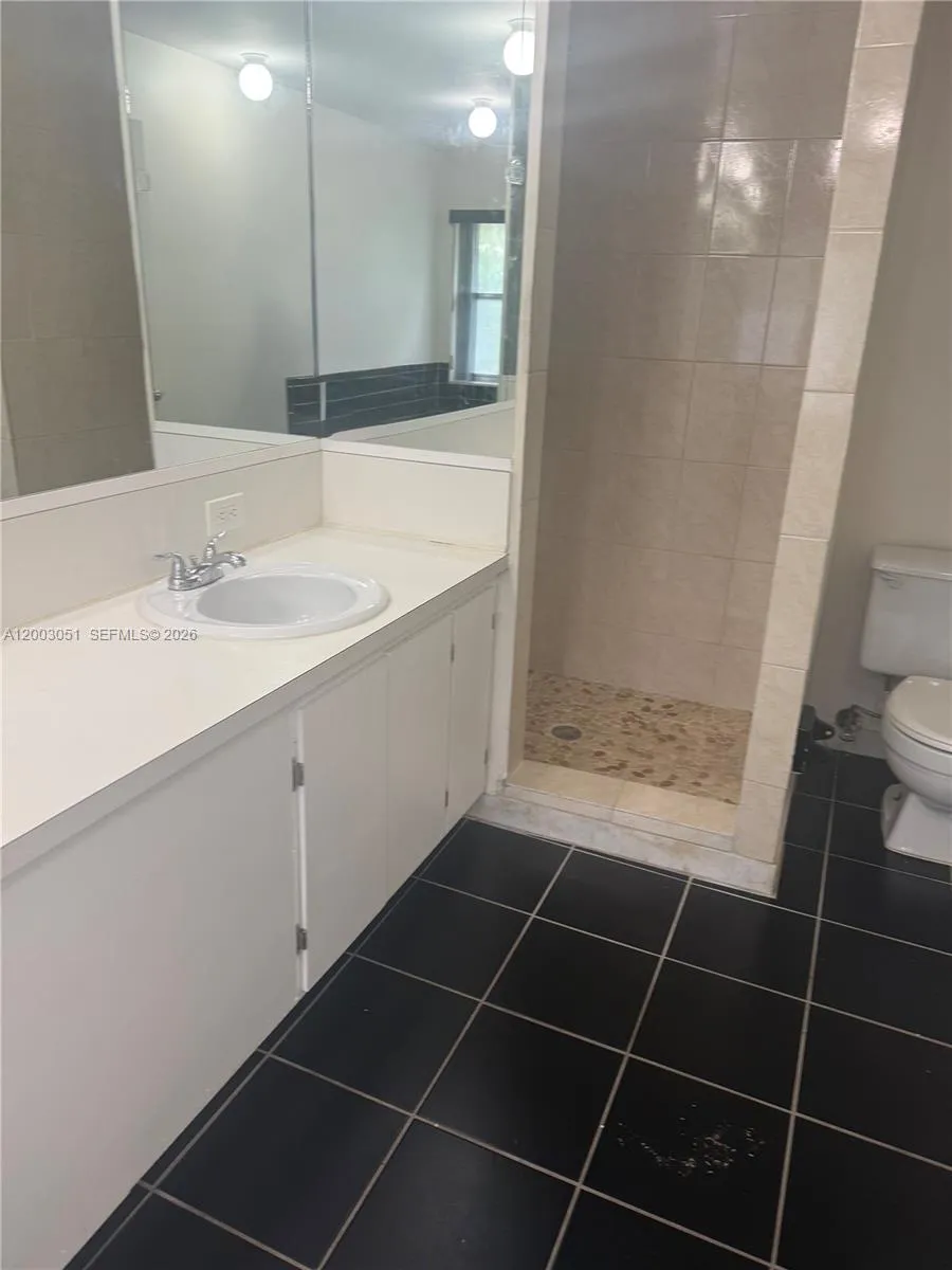 1815 NW 56th Ter #15 Lauderhill, FL 33313