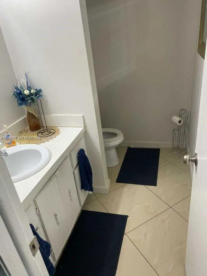 1815 NW 56th Ter #15 Lauderhill, FL 33313