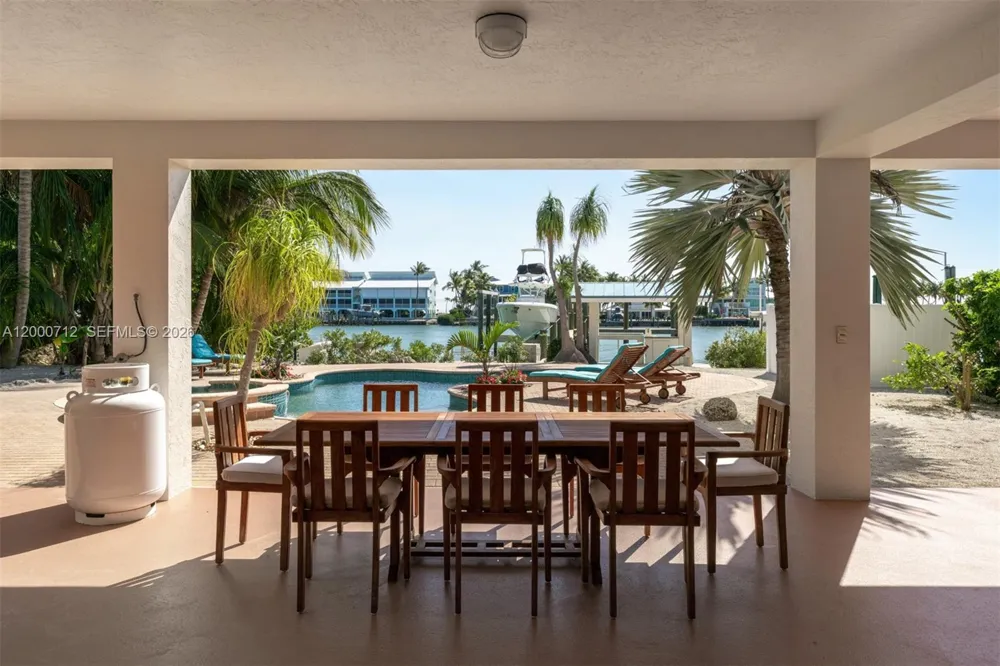 137 Sapodilla Dr Islamorada, FL 33036