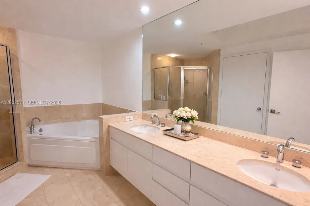848 Brickell Key Dr #905 Miami, FL 33131