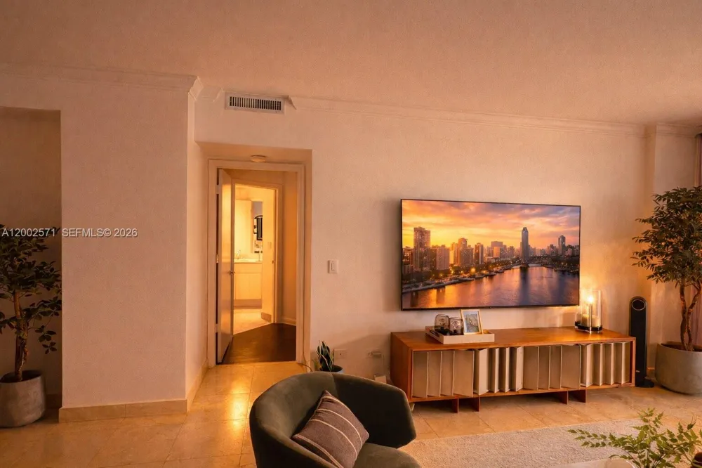 848 Brickell Key Dr #905 Miami, FL 33131