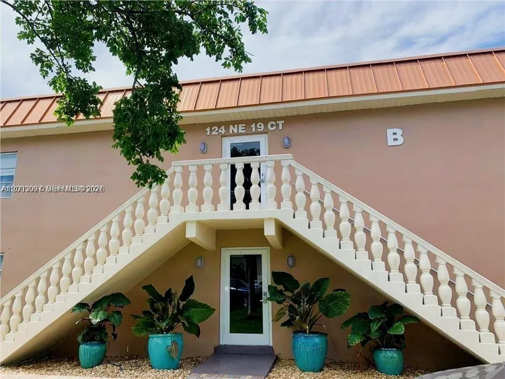 124 NE 19th Ct #114B Wilton Manors, FL 33305