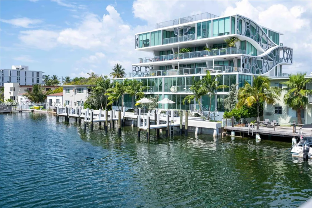 8425 Crespi Blvd Miami Beach, FL 33141