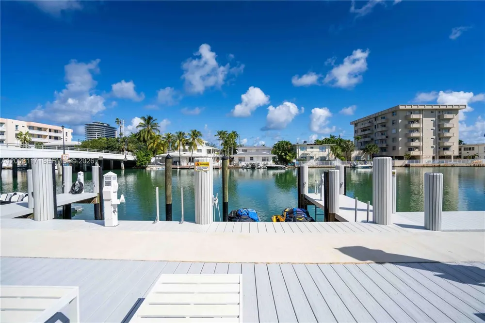 8425 Crespi Blvd Miami Beach, FL 33141