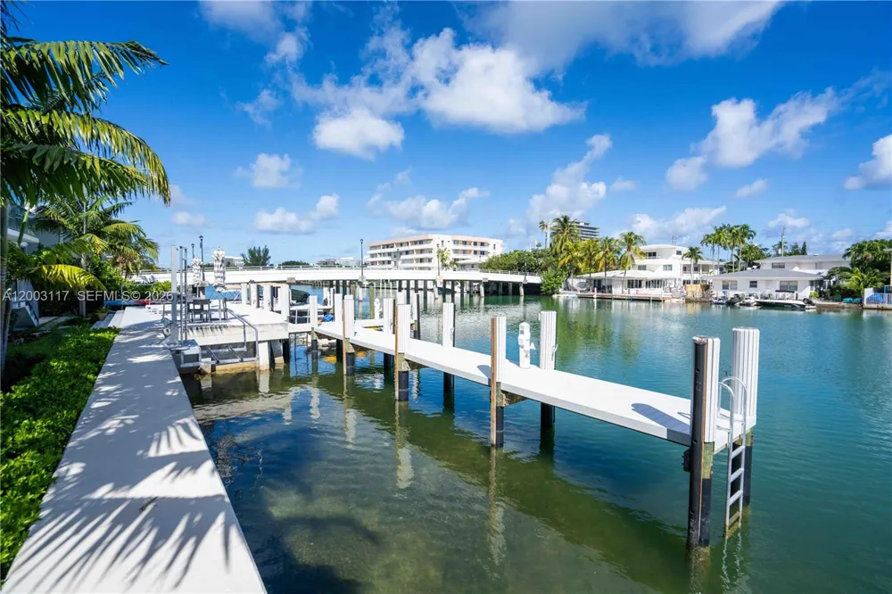 8425 Crespi Blvd Miami Beach, FL 33141