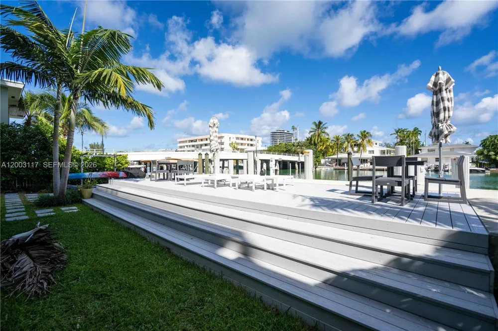 8425 Crespi Blvd Miami Beach, FL 33141