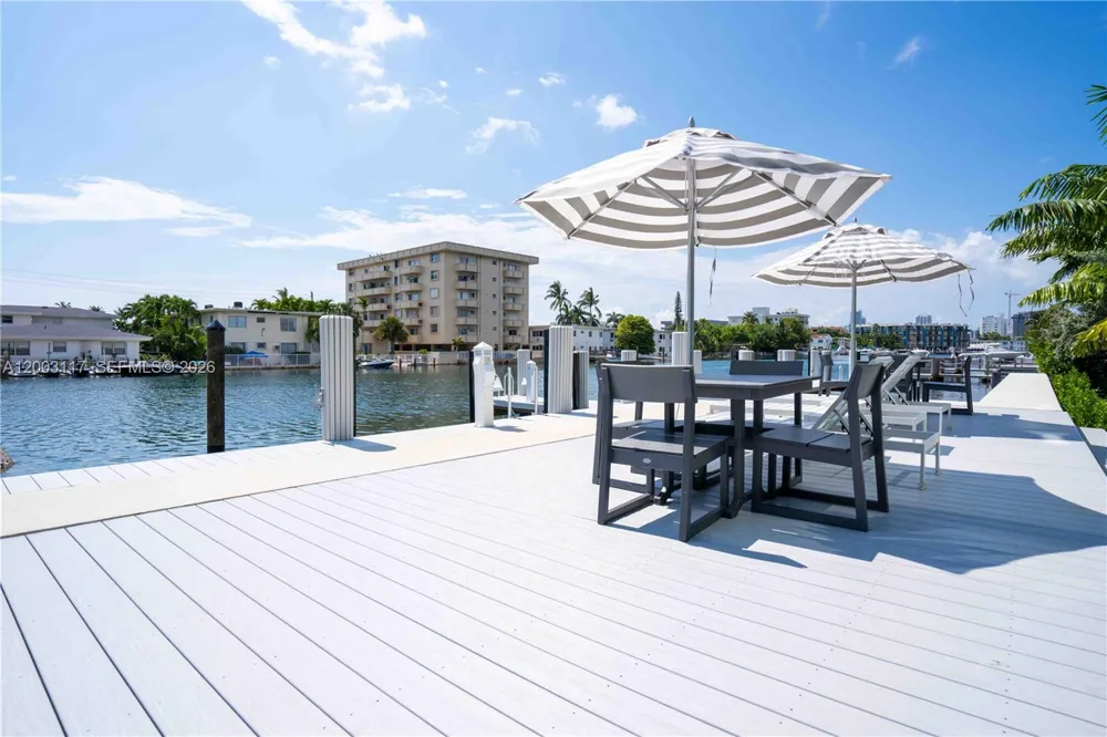 8425 Crespi Blvd Miami Beach, FL 33141