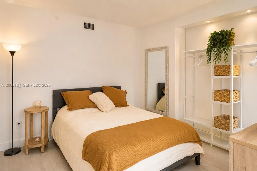 3370 Hidden Bay Dr #213 Aventura, FL 33180