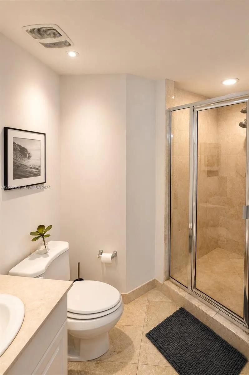 3370 Hidden Bay Dr #213 Aventura, FL 33180