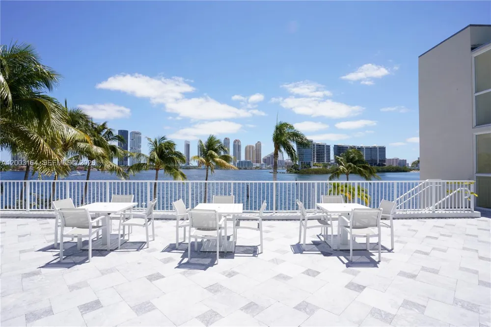 3370 Hidden Bay Dr #213 Aventura, FL 33180