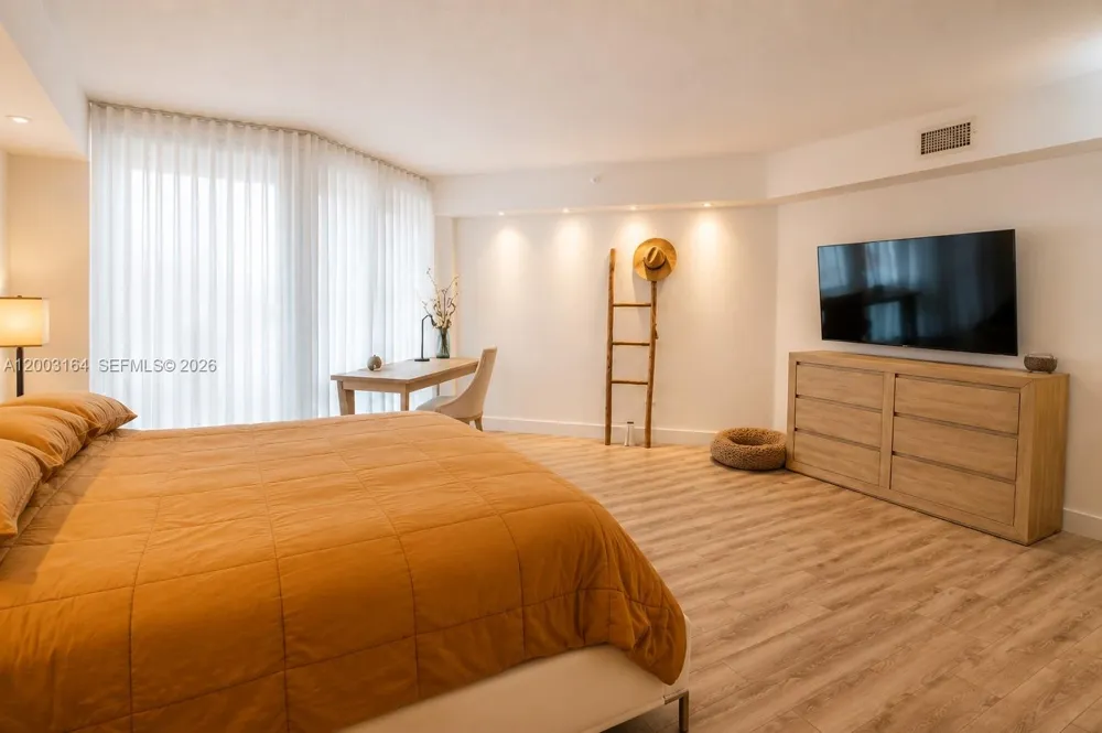 3370 Hidden Bay Dr #213 Aventura, FL 33180