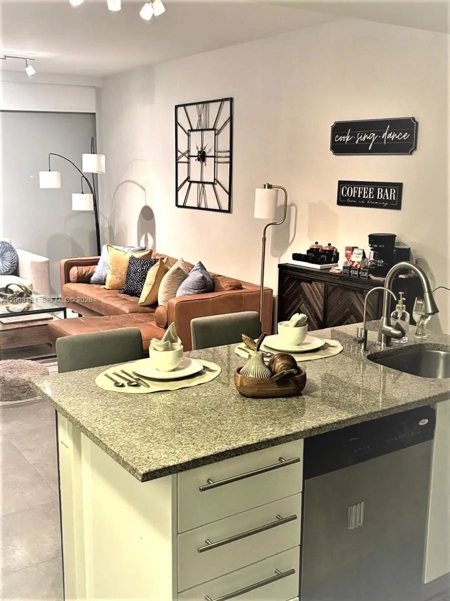 888 Biscayne Blvd #4310 Miami, FL 33132