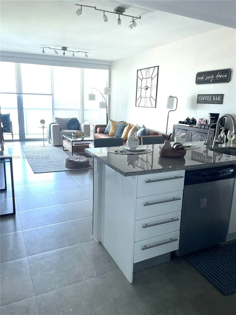 888 Biscayne Blvd #4310 Miami, FL 33132