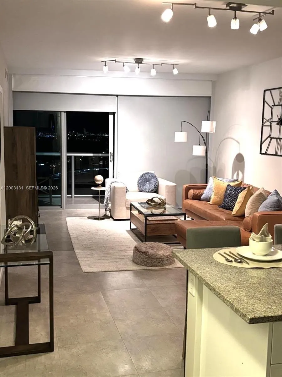 888 Biscayne Blvd #4310 Miami, FL 33132