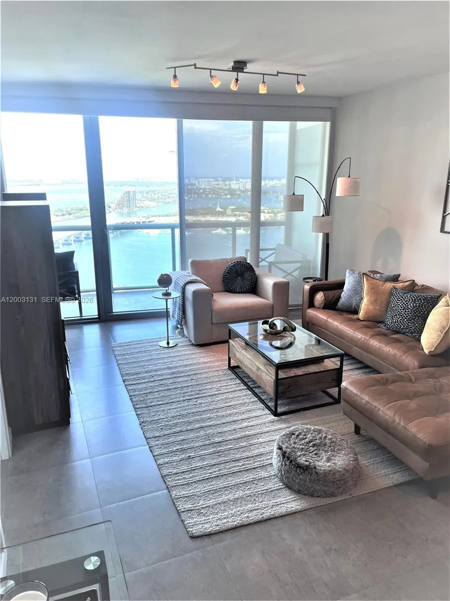 888 Biscayne Blvd #4310 Miami, FL 33132