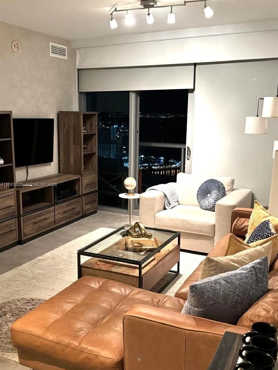888 Biscayne Blvd #4310 Miami, FL 33132