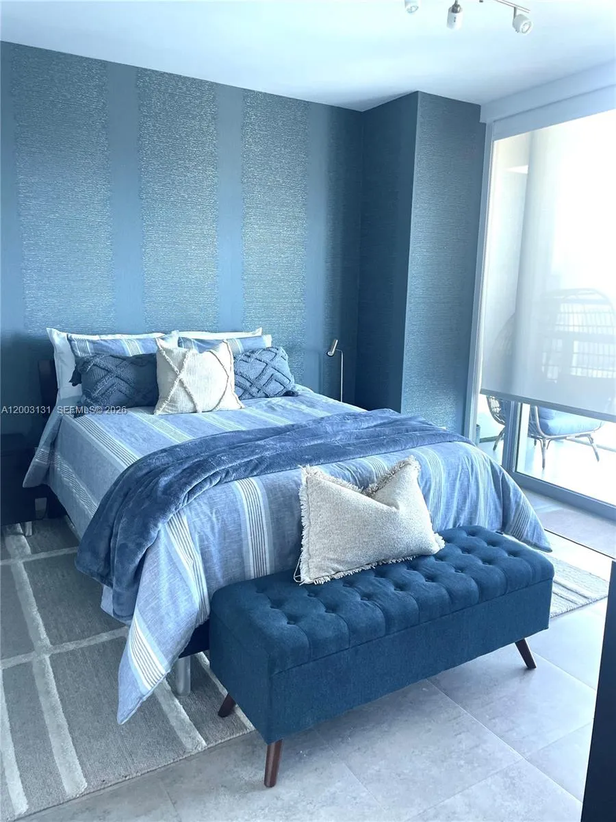 888 Biscayne Blvd #4310 Miami, FL 33132