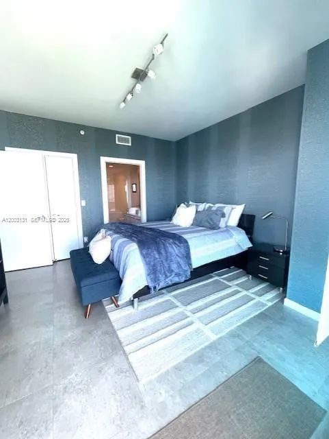 888 Biscayne Blvd #4310 Miami, FL 33132