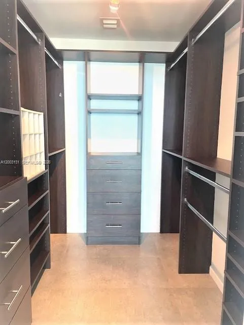 888 Biscayne Blvd #4310 Miami, FL 33132