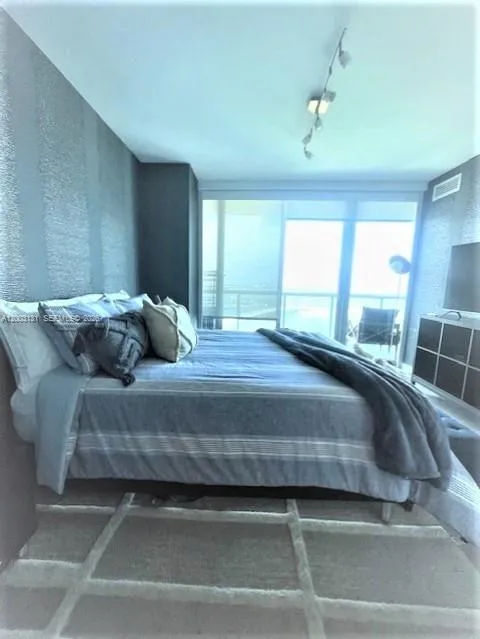 888 Biscayne Blvd #4310 Miami, FL 33132