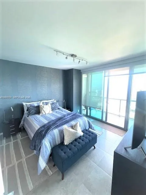 888 Biscayne Blvd #4310 Miami, FL 33132