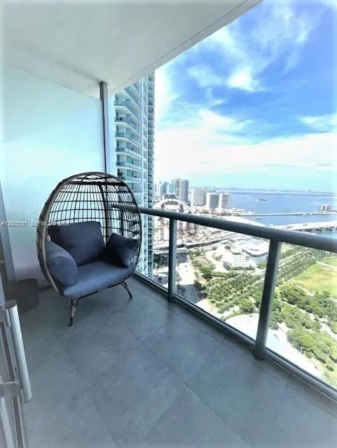 888 Biscayne Blvd #4310 Miami, FL 33132
