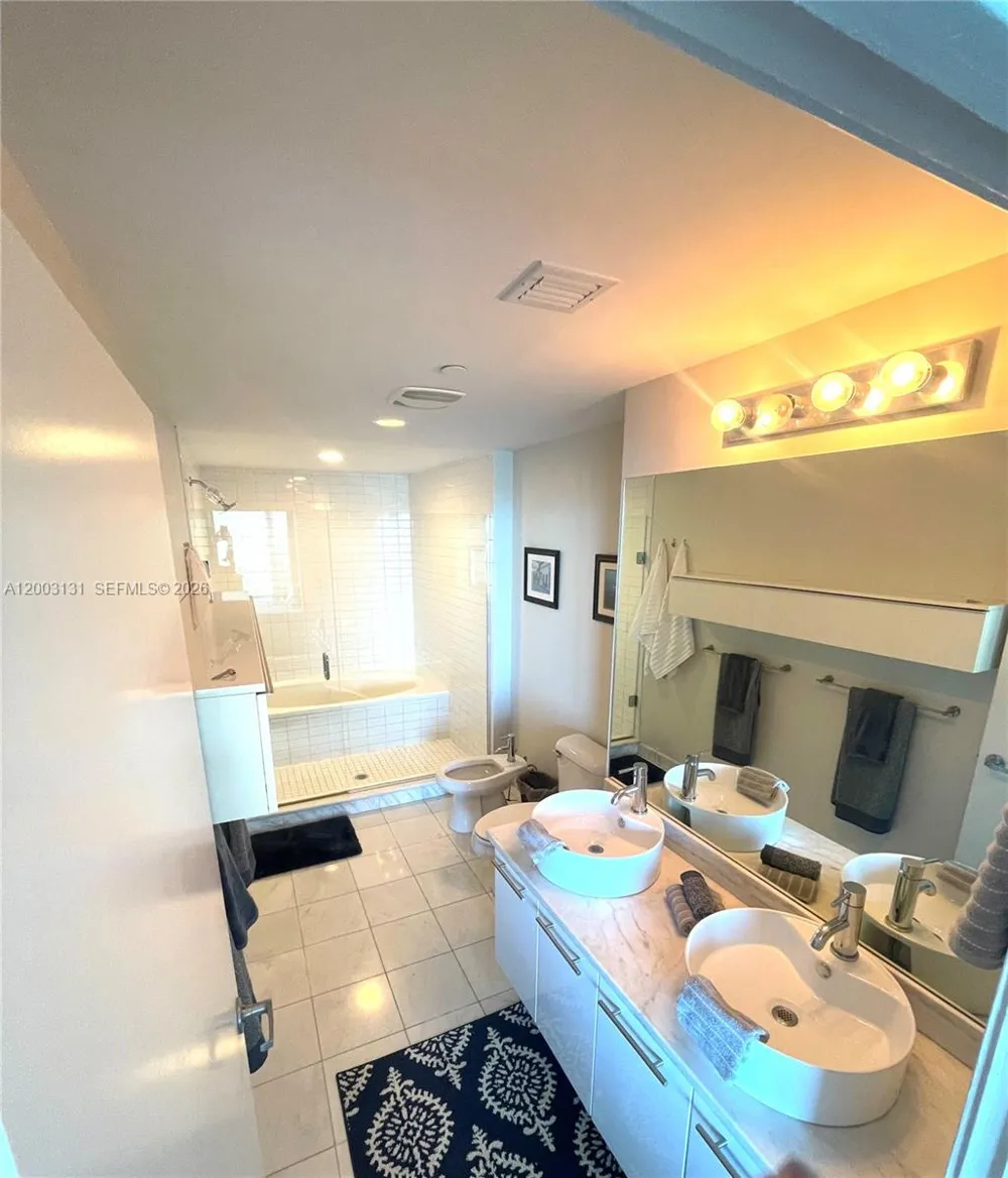 888 Biscayne Blvd #4310 Miami, FL 33132