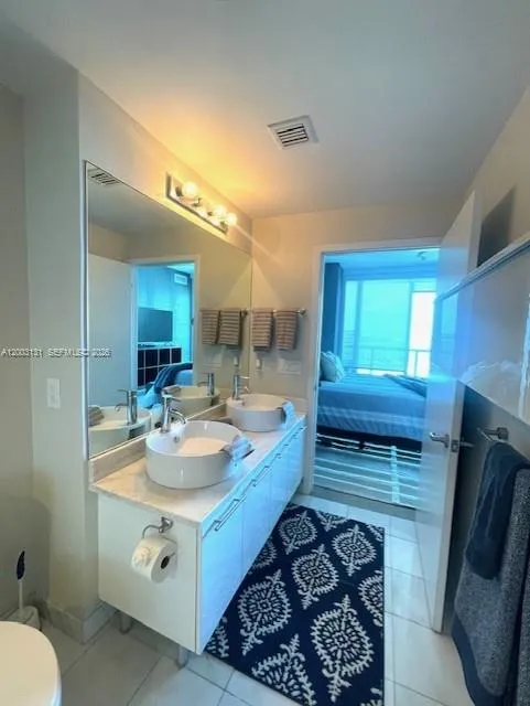 888 Biscayne Blvd #4310 Miami, FL 33132