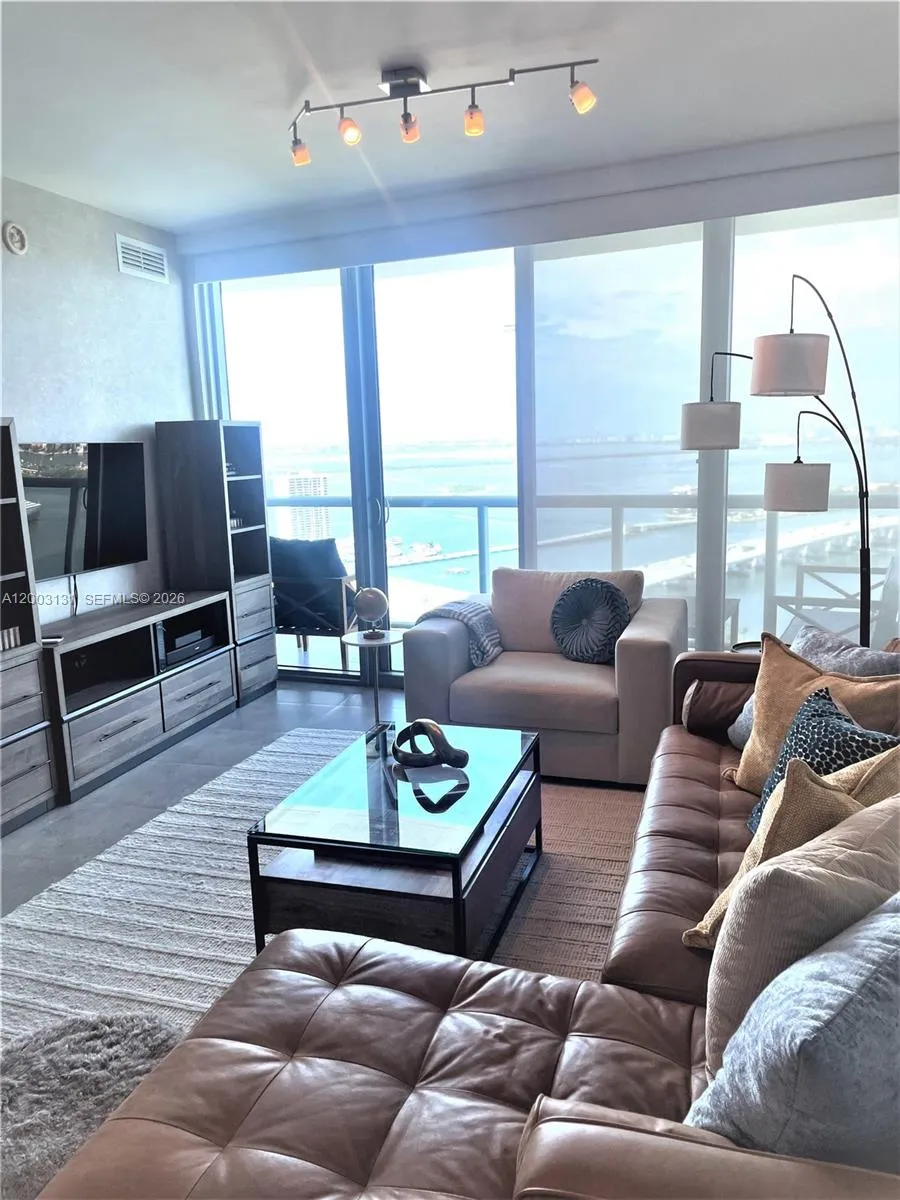 888 Biscayne Blvd #4310 Miami, FL 33132