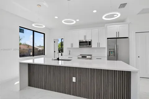 3903 SW 11