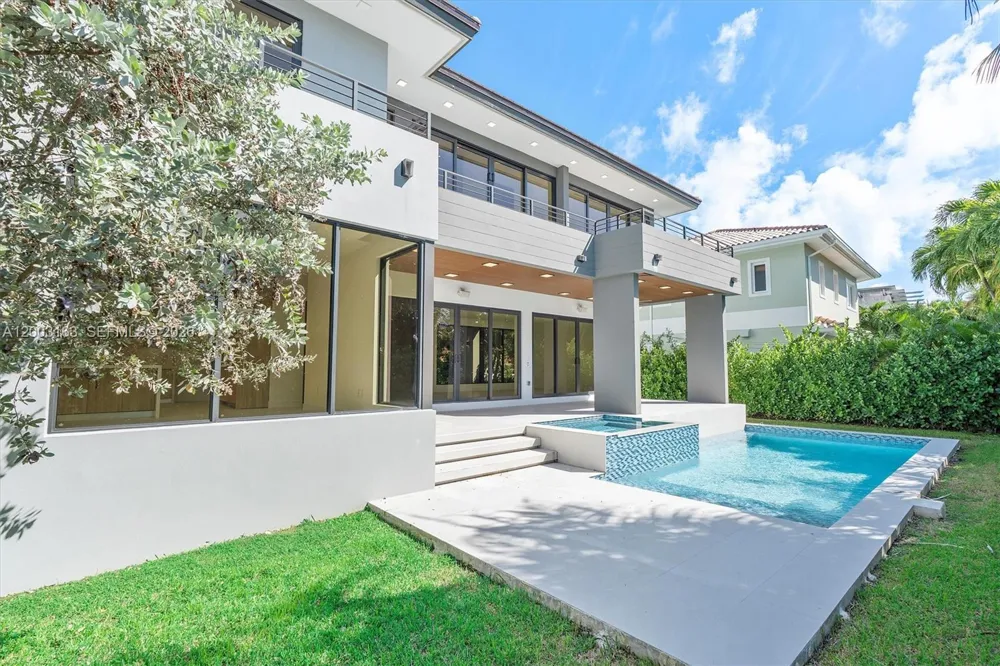 760 Woodcrest Rd Key Biscayne, FL 33149