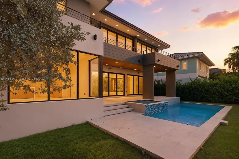 760 Woodcrest Rd Key Biscayne, FL 33149