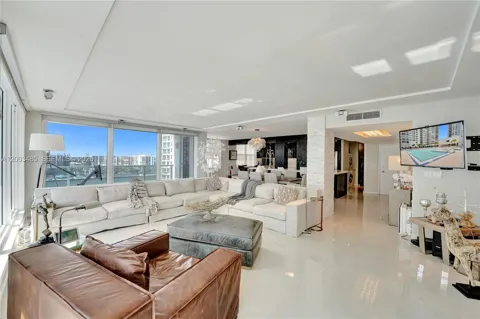 2751 S Ocean Dr #908S