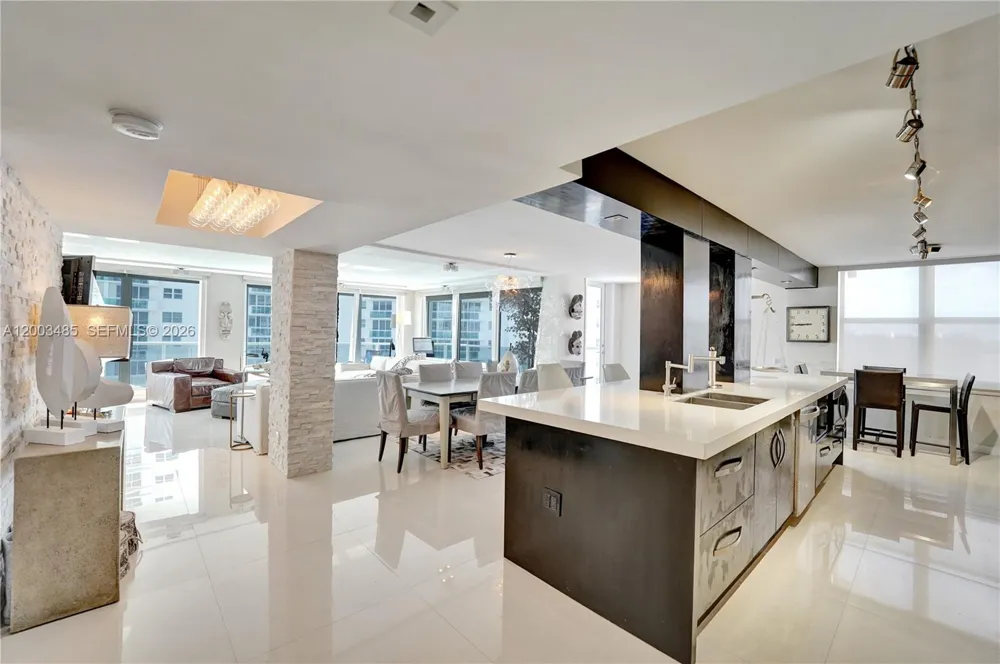 2751 S Ocean Dr #908S Hollywood, FL 33019