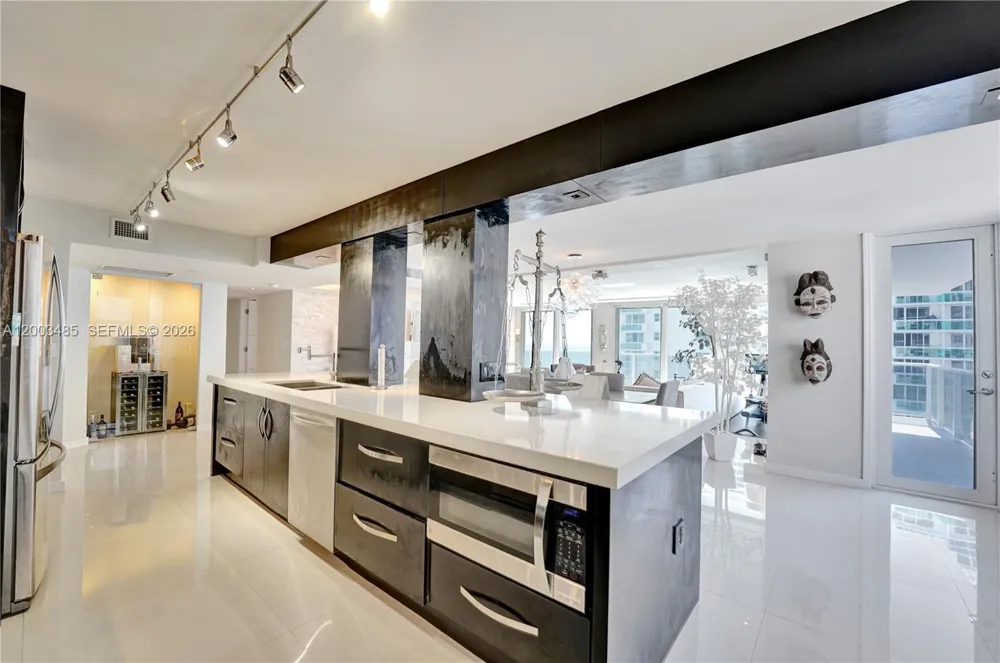 2751 S Ocean Dr #908S Hollywood, FL 33019