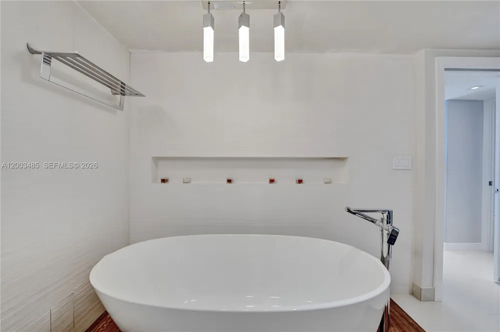 2751 S Ocean Dr #908S Hollywood, FL 33019