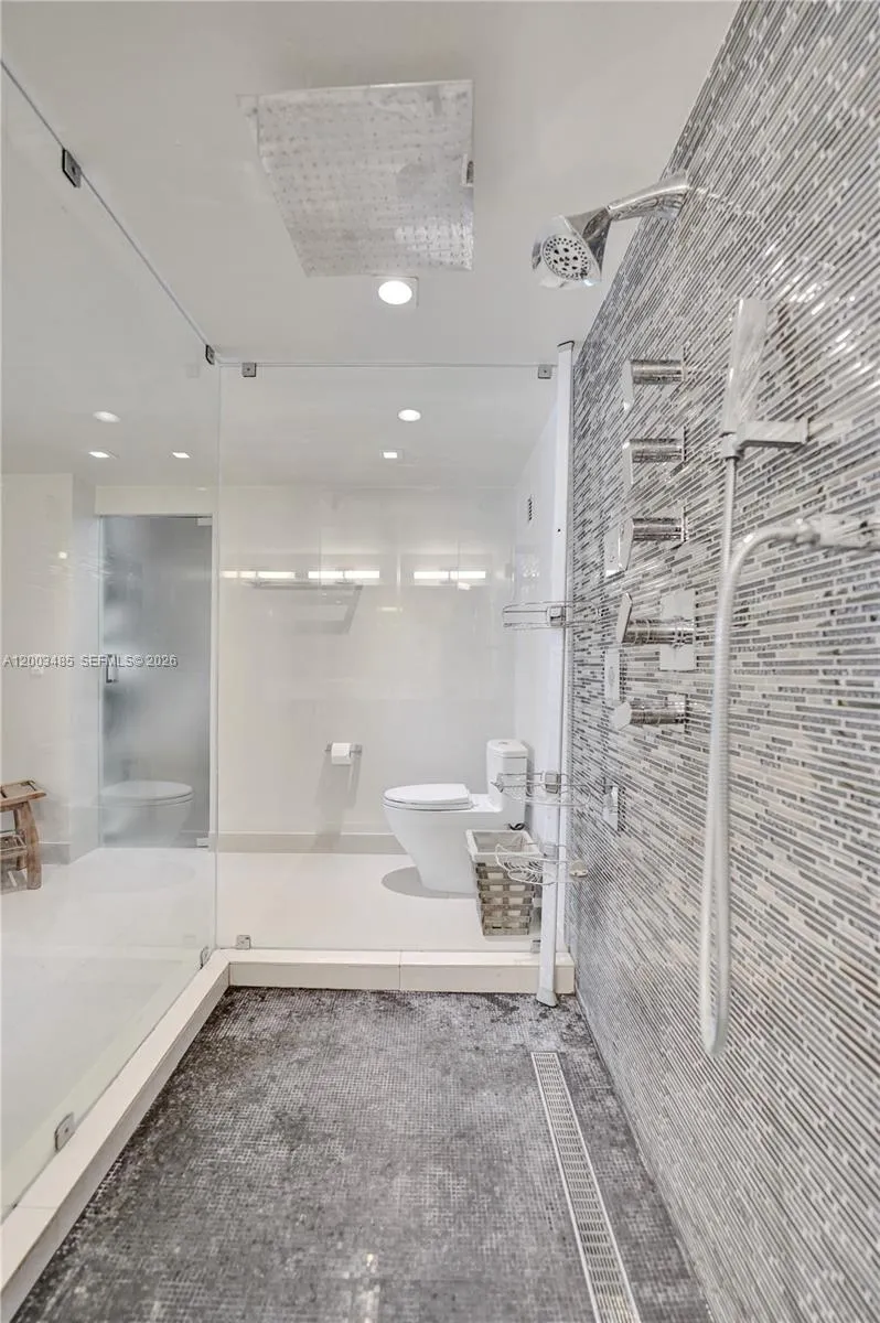 2751 S Ocean Dr #908S Hollywood, FL 33019
