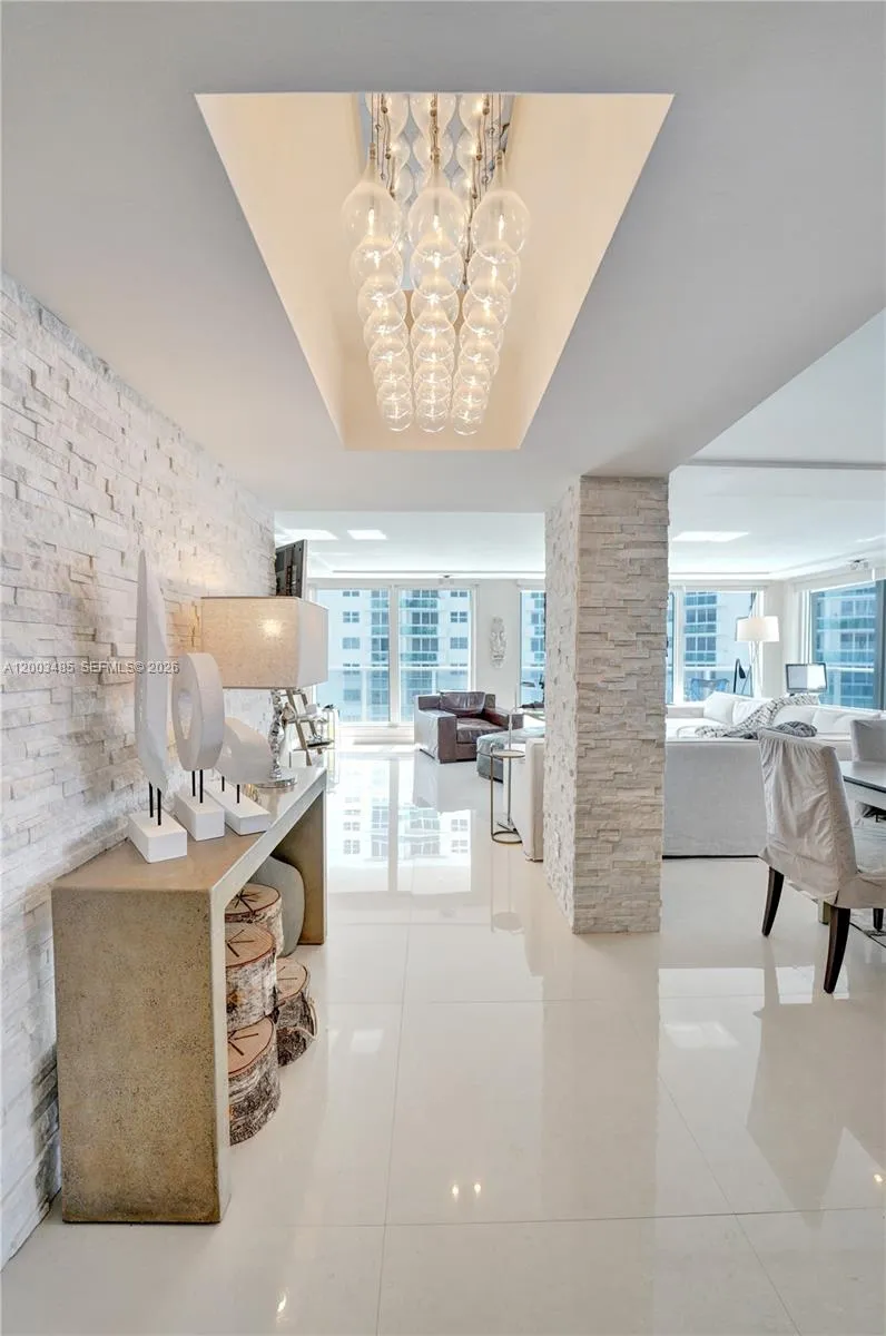 2751 S Ocean Dr #908S Hollywood, FL 33019