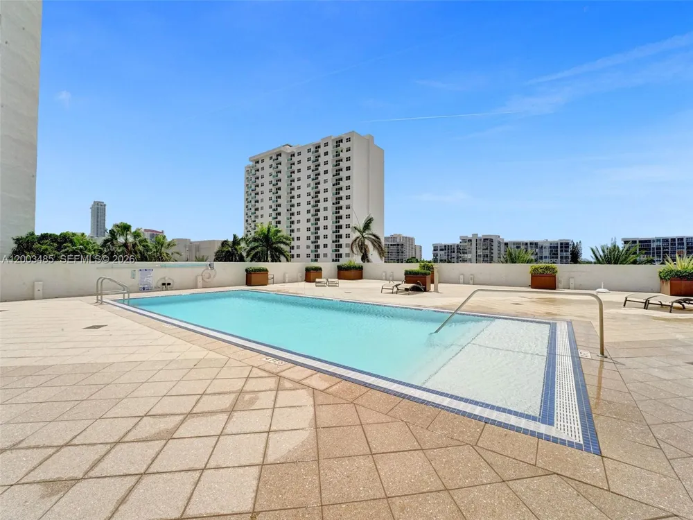 2751 S Ocean Dr #908S Hollywood, FL 33019