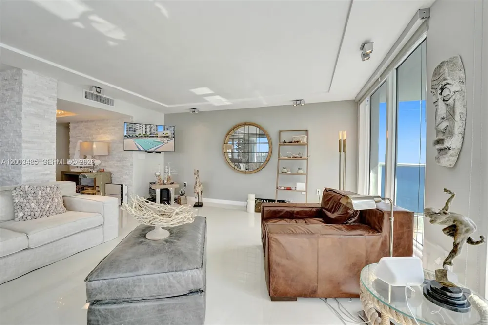 2751 S Ocean Dr #908S Hollywood, FL 33019