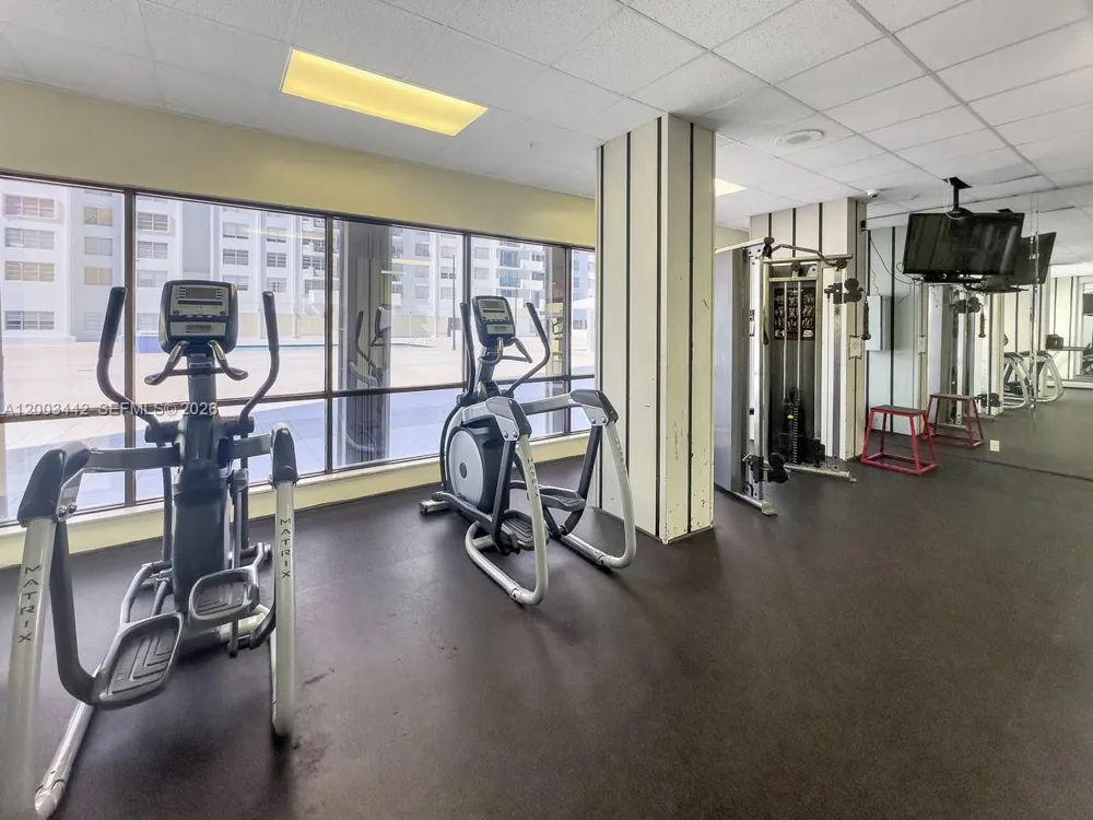 2750 NE 183rd St #407 Aventura, FL 33160