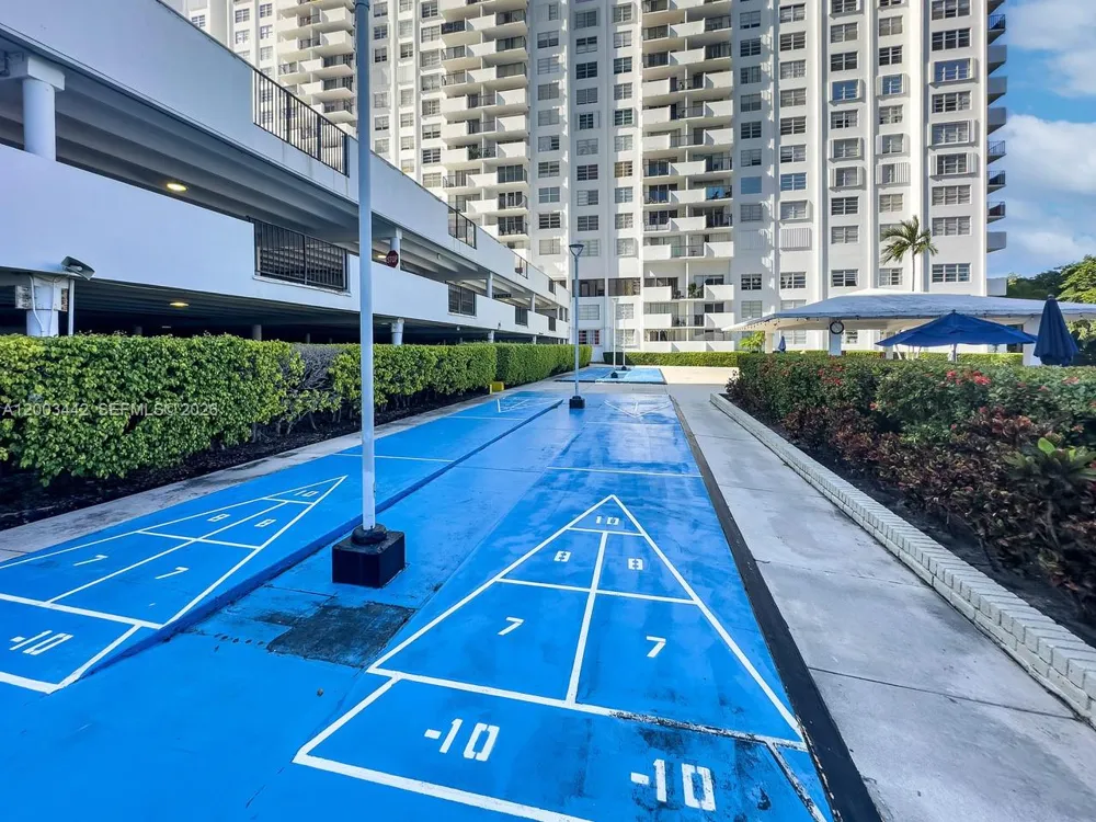 2750 NE 183rd St #407 Aventura, FL 33160