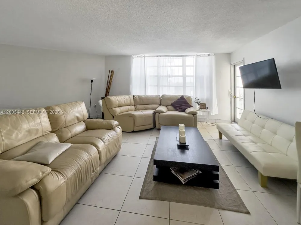 2750 NE 183rd St #407 Aventura, FL 33160
