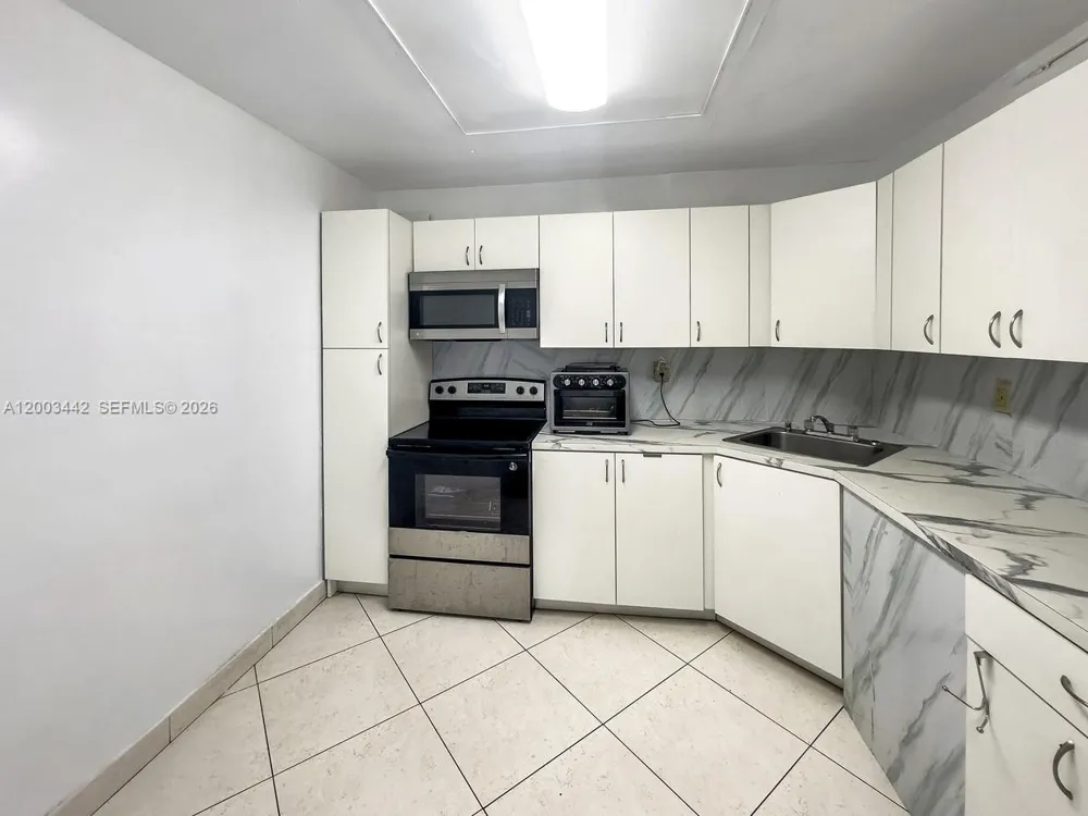 2750 NE 183rd St #407 Aventura, FL 33160