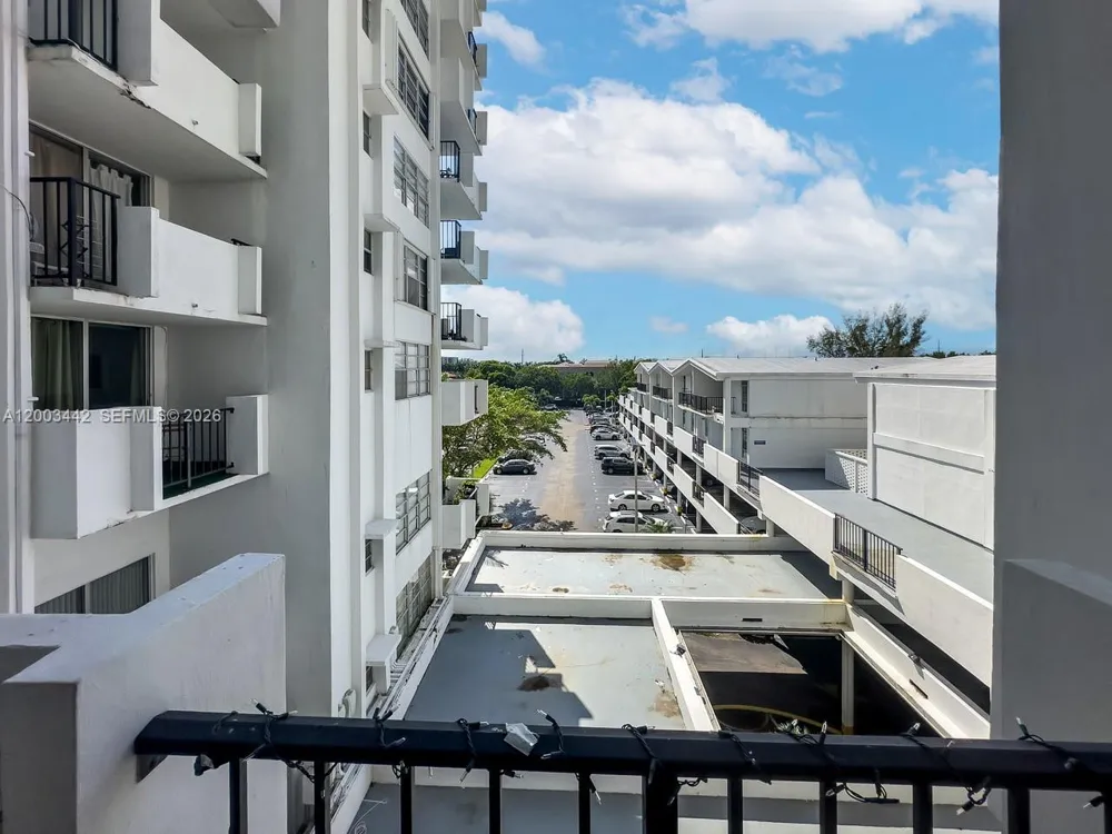 2750 NE 183rd St #407 Aventura, FL 33160