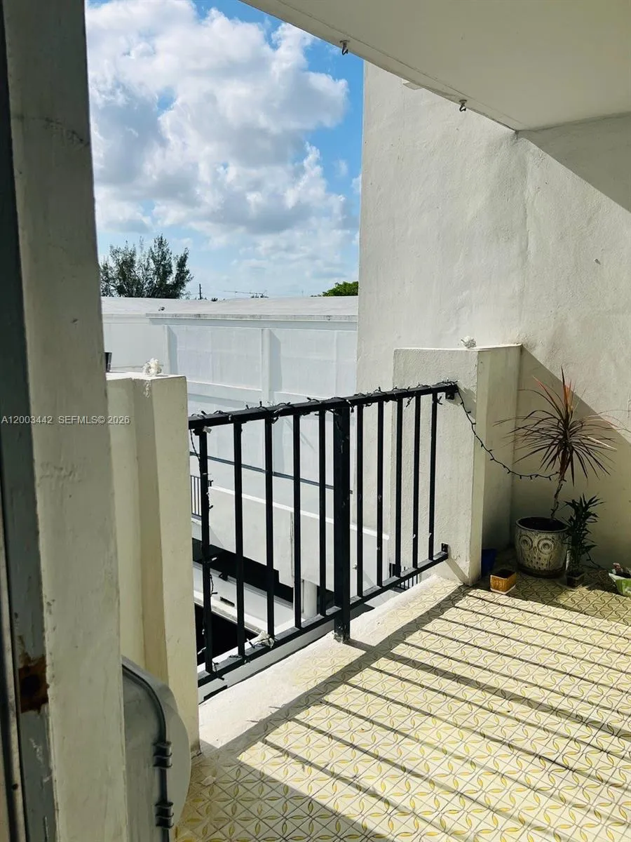 2750 NE 183rd St #407 Aventura, FL 33160
